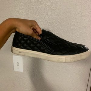 size 11 black quilted steve madden slip ons